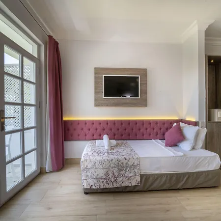 Lykia Botanika Fun & Club