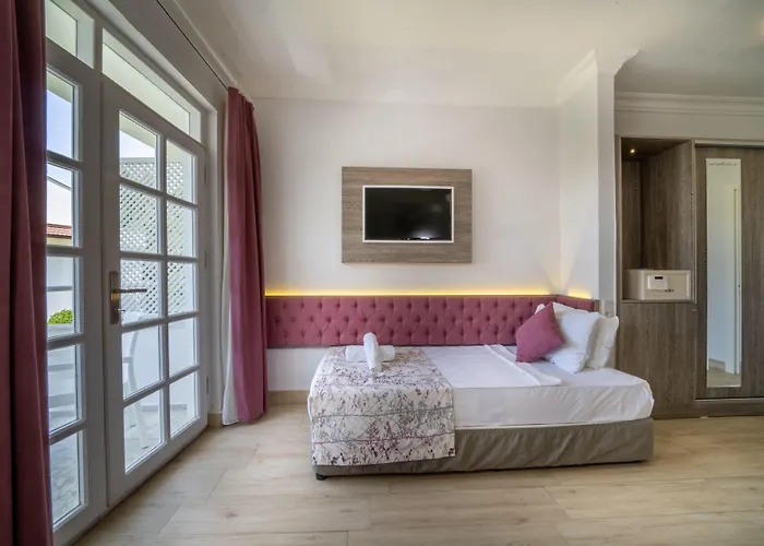 Lykia Botanika Fun & Club