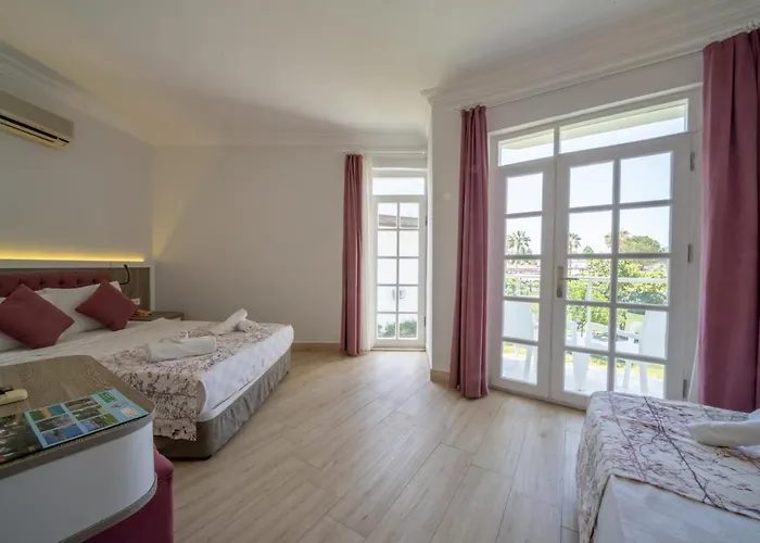 Lykia Botanika Fun & Club 4*